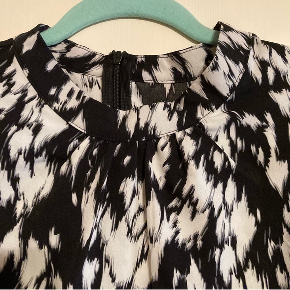 Plus all over print mock neck bishop sleeve dress - Picture 3 of 6